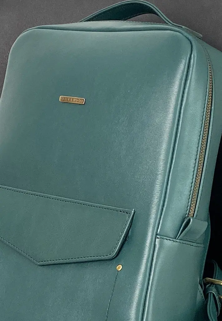 Кожаный женский городской рюкзак на молнии Cooper зеленый краст - фото 5