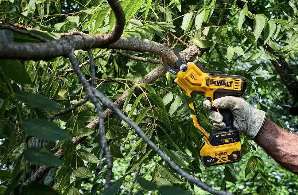 Ножиці садові - секатор акумуляторний DeWalt без АКБ та ЗП DCMPP568N - фото 7