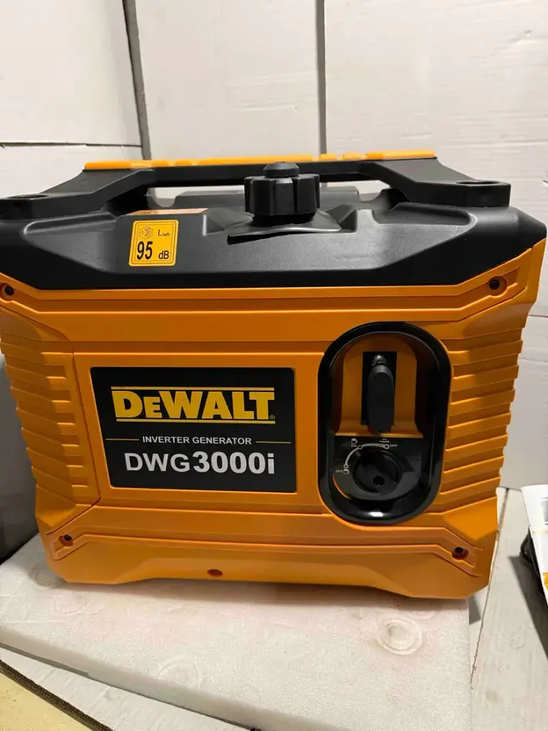 Інверторний Генератор бензиновий DeWalt DWG3000i 3.0 кВт мідна обмотка ручний стартер  - фото 3