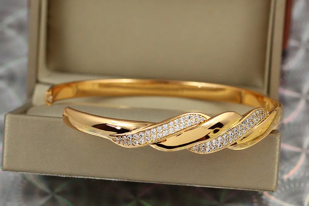 Браслет бенгл Xuping Jewelry дві хвилі 60 см на руку від 16 см до 19 см золотистий - фото 2