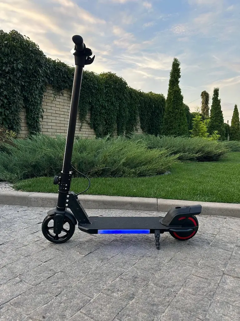 Дитячий електросамокат GIANT ES2 LED Max Black - фото 3