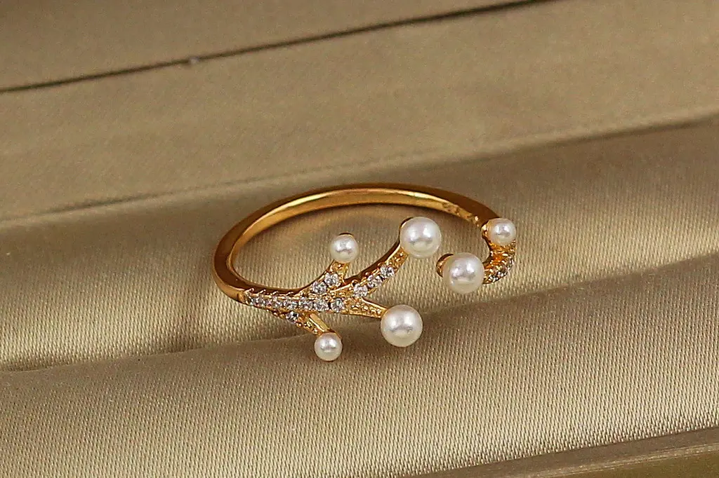 Кільце Xuping Jewelry війки з перлинками р 18 розсувне золотисте - фото 2