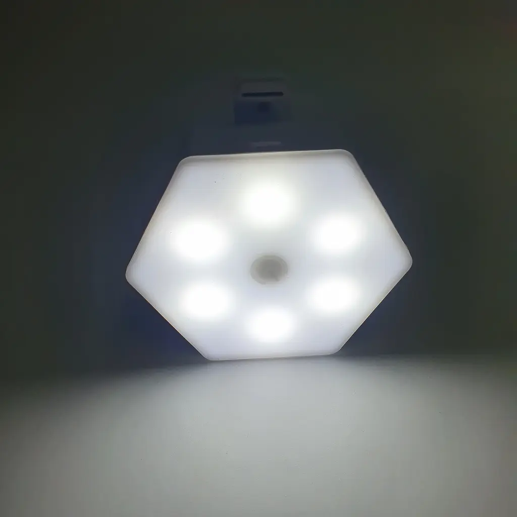 LED світильник сенсорний настінний модульний шестигранний з пультом 2 шт UKC білий - фото 9