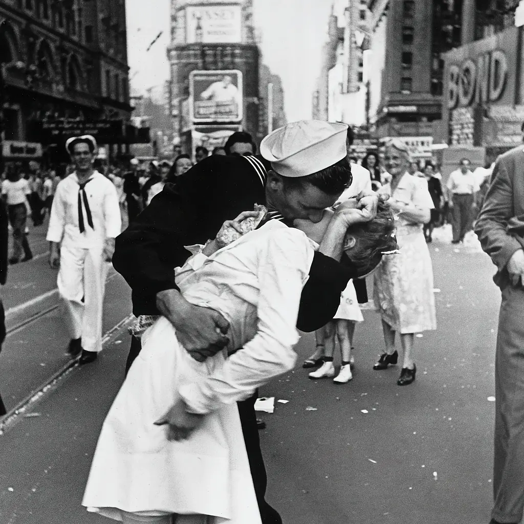 Інтер'єрна картина Поцілунок на Таймс Сквер, Time Square Kiss (1945), культове фото, інтер'єрний декор, 89×60 см (id1138) - фото 4