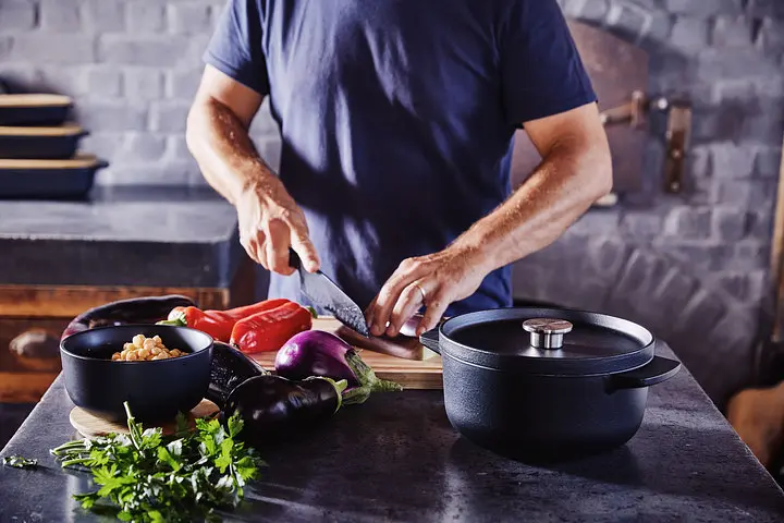 Каструля з кришкою KitchenAid Matte Oven-to-table CC004899-001 22 см 3.3 л чорна - фото 4