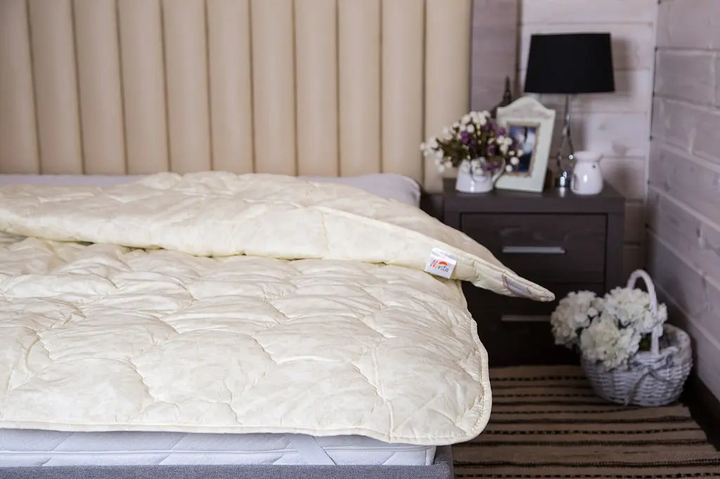 Ковдра Ecotton полуторна 140х205 см вовняна стьогана бязь бежевого кольору 20-1154 Papirus (23766) - фото 2