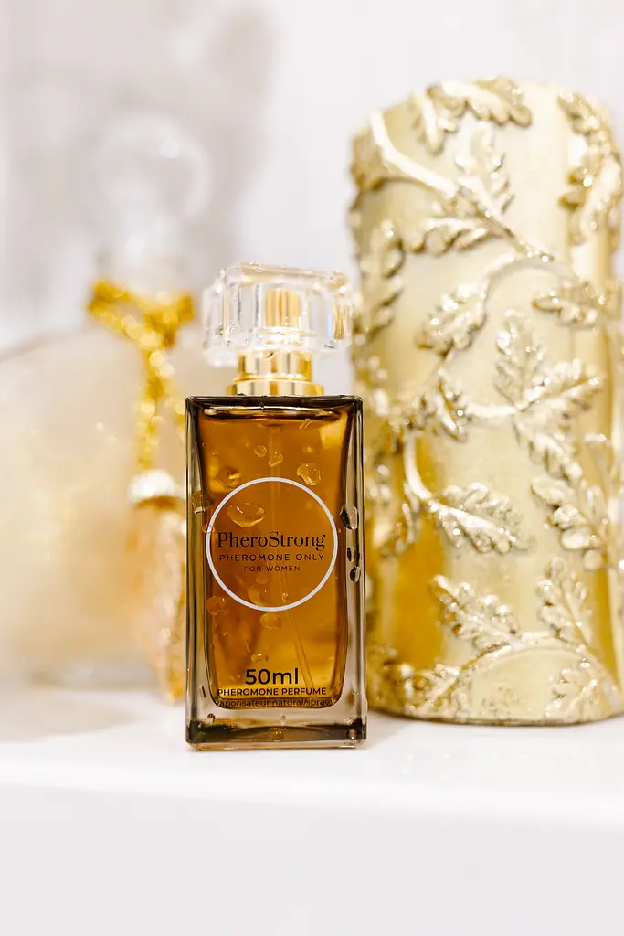 Парфуми з феромонами PheroStrong Pheromone Only for Women для жінок 50 мл - фото 4