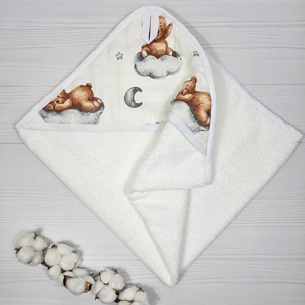 Дитячий рушничок-куточок 80х80 a.l.babybox Теді на хмаринці Білий - фото 2