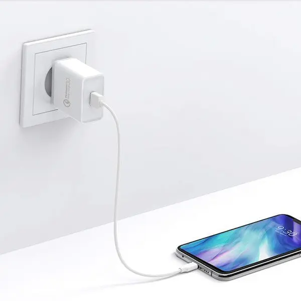 Зарядний пристрій 1xUSB 18W USB A QC 3.0 Fast Charger White CD122 Ugreen - фото 3