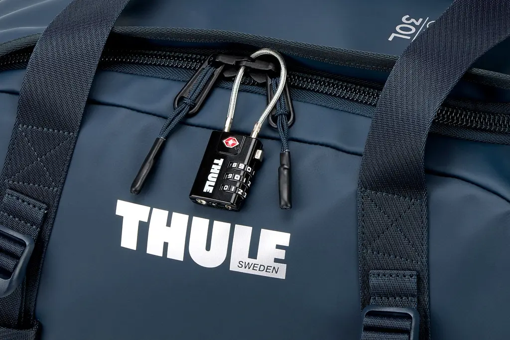 Спортивная сумка Thule Chasm Duffel 30L (Darkest Blue) 3205586 (TH 3205586) - фото 8
