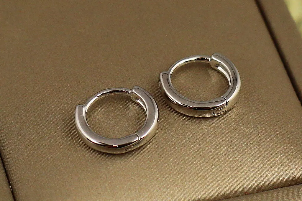 Сережки Xuping Jewelry гладкі кільця з округлими краями 1 см сріблясті - фото 3