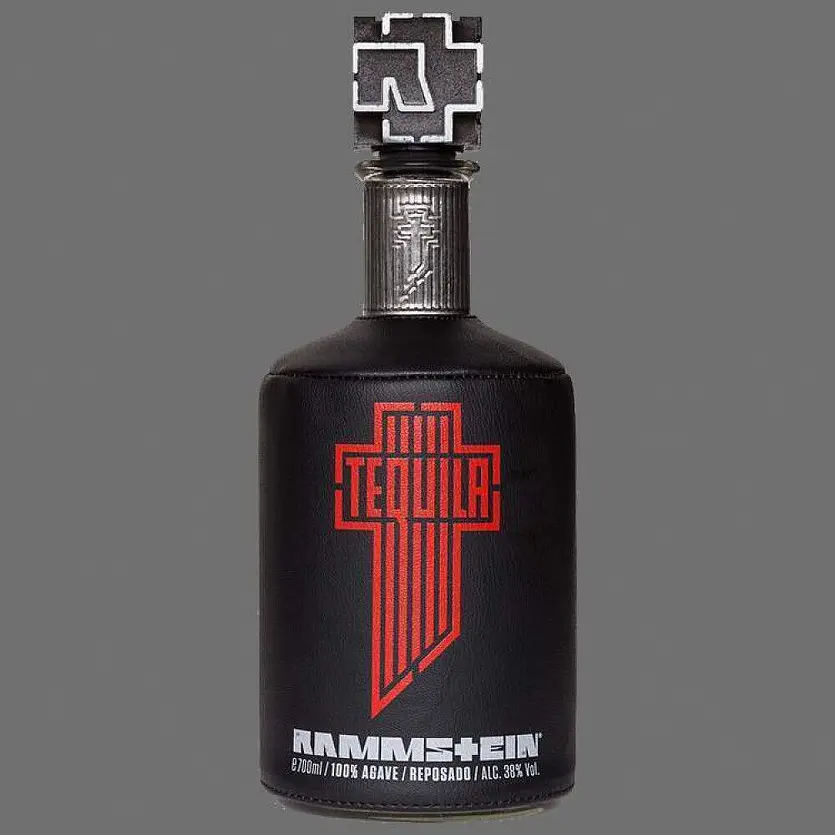 Текіла Rammstein Reposado 100% Agave 38% 0.7 л у шкіряному чохлі - фото 4