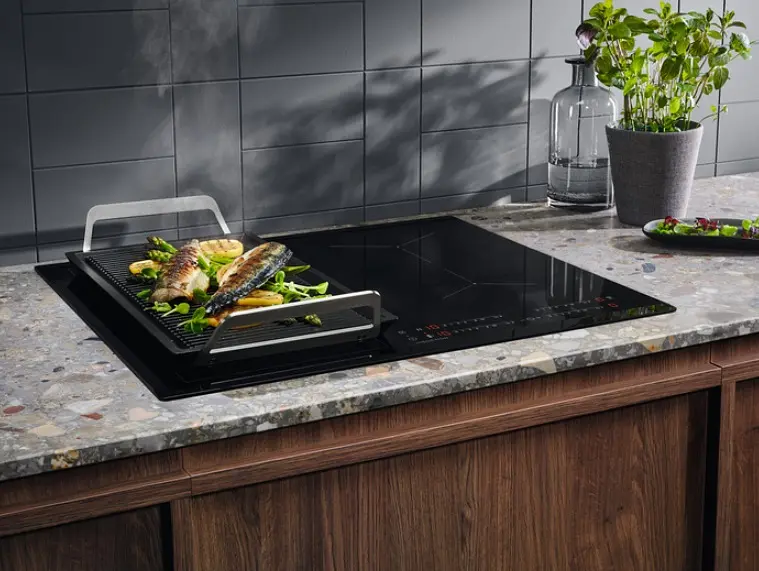 Варильна поверхня індукційна Electrolux 60 см розширена зона Hob2Hood чорний - фото 3