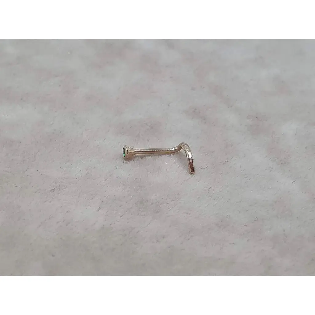 Золотая серьга-пирсинг в нос Dear с фианитом.1024.1 Зеленый - фото 2