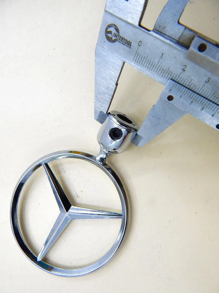 Емблема приціл на капот Mercedes W123,124,126 (Хром) 75 мм (Антивандальна) A2218800086 - фото 8