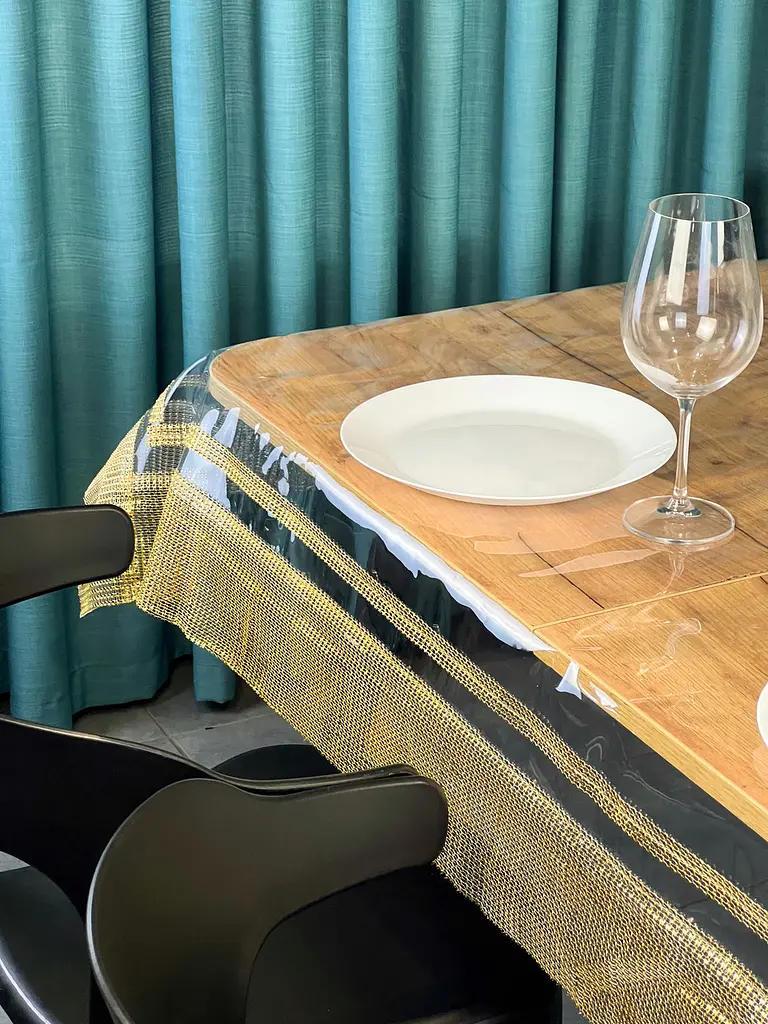 Скатертина силіконова із золотою стразовою стрічкою подвійною 250х110 см - фото 7