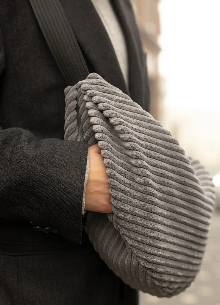 Жіноча сумка Sambag HOBO Bag-glove тканева графітова 50 × 28 × 5 см (53400809) - фото 4