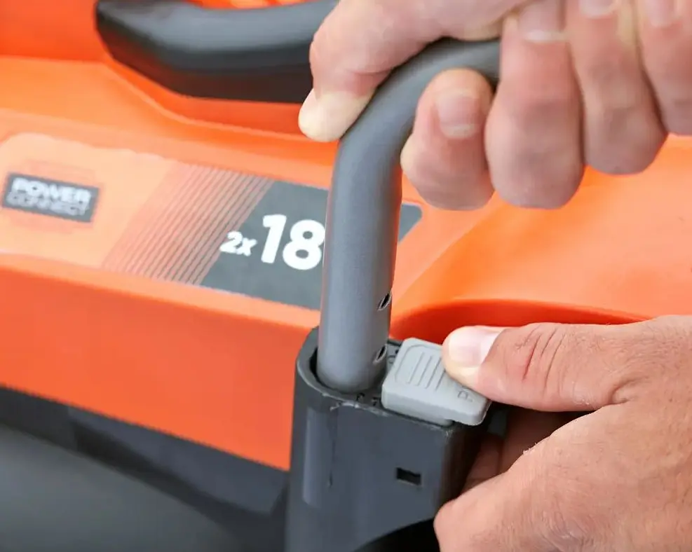 Газонокосилка аккумуляторная Black+Decker BCMW33184L2 - фото 6