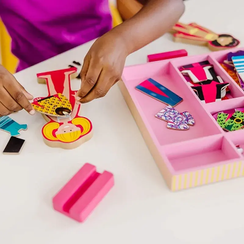 Розвиваюча іграшка Melissa&Doug Магнітна вдягалка середня Еббі і Емма (MD14940) - фото 4