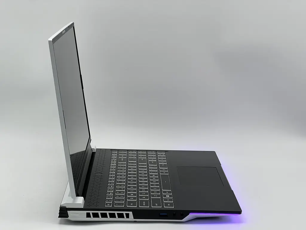 Ноутбук Eluktronics 16" PROMETHEUS XVI G2, i7-13700HX, 32 GB, 2048 GB, NVIDIA GeForce RTX 4080, 2560x1600, IPS (SH2601105) Б/в - фото 3