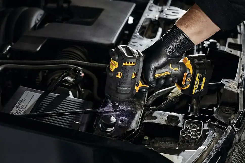 Гайкокрут ударний акумуляторний DeWalt з АКБ та ЗП DCF903P1G - фото 2