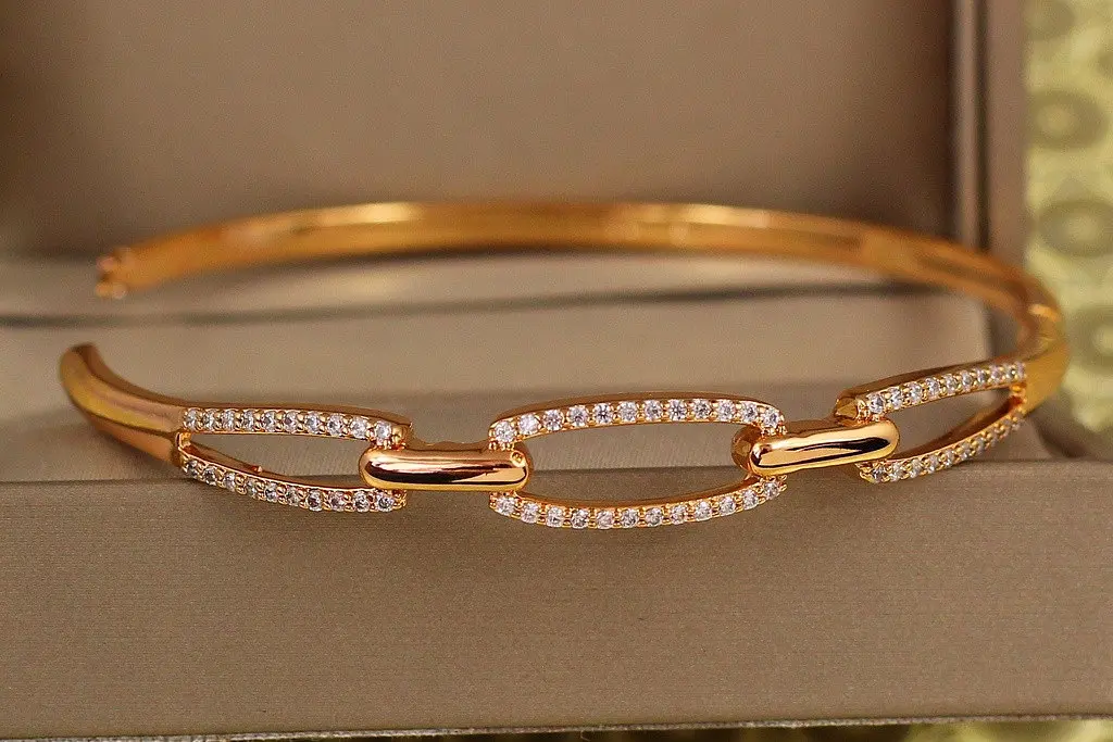 Браслет бэнгл Xuping Jewelry Три овала 60 мм 10 мм на руку от 17 см до 19 см золотистый - фото 2