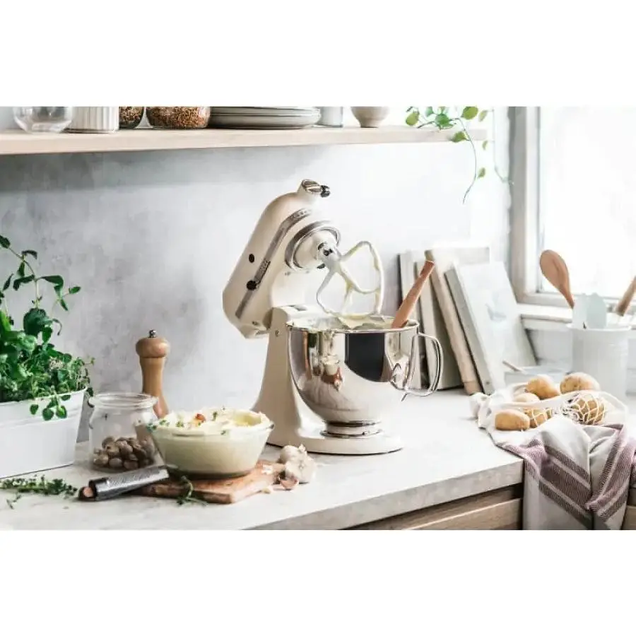 Планетарный миксер KitchenAid Artisan 4.8 л свежий лен (5KSM125EFL) - фото 3