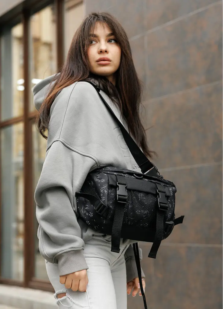 Жіноча сумка бананка Sambag Dynamicdart чорна 38 × 21 × 7 см (80411702) - фото 5