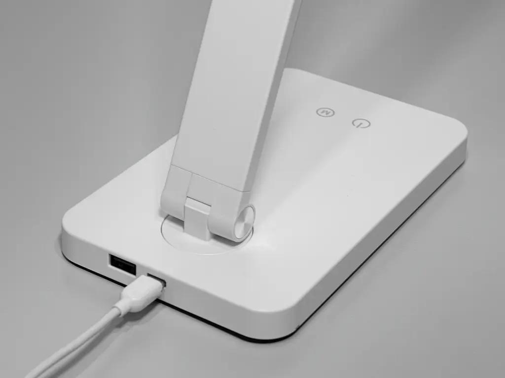 Біла світлодіодна настільна лампа для читання, потужністю 5 Вт - фото 2