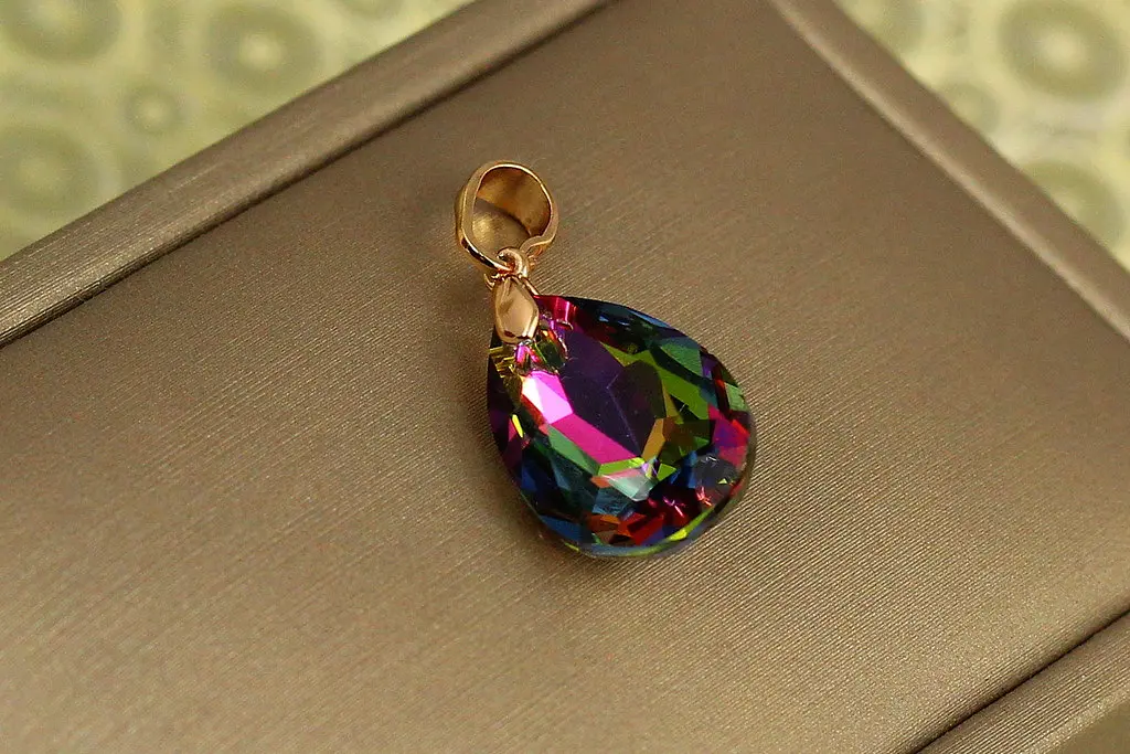 Кулон Xuping Jewelry Велика крапля із зеленим каменем Сваровські 1,9 см золотистий - фото 2