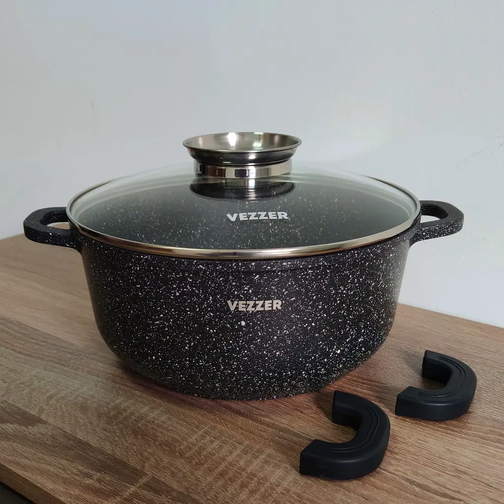 Каструля Vezzer з кришкою та силіконовими накладками на ручки 26 см 5.6 л чорна (VZ8012) - фото 4