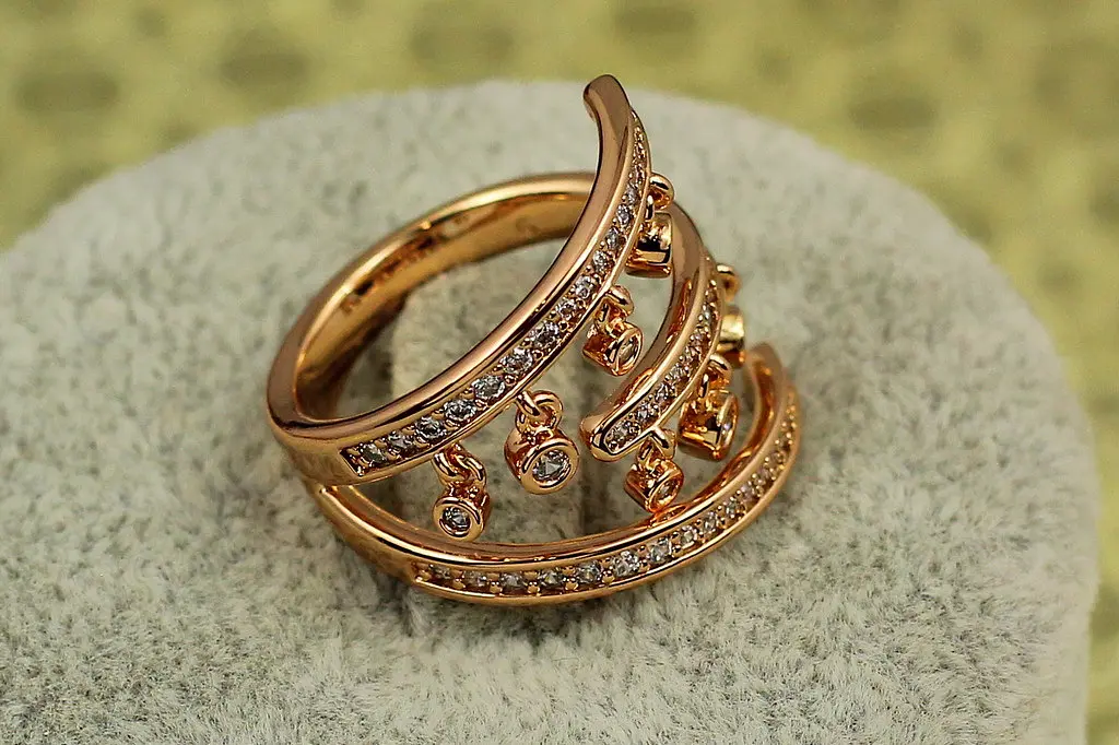 Кільце Xuping Jewelry забава з підвісками, що танцюють, р 18 золотисте - фото 2
