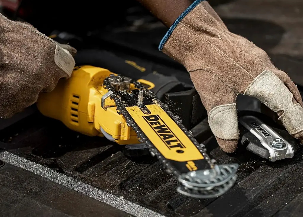 Акумуляторна міні-пилка DeWalt без АКБ та ЗП DCMPS520N - фото 6