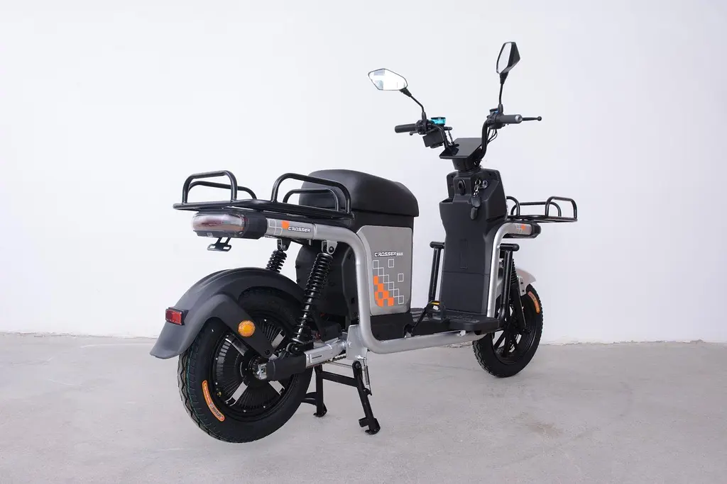 Электроскутер Грузовой с двумя большими багажниками Crosser SUPER MAX 1200W 60V30AH Li-Fe | USB зарядка Серый  - фото 5