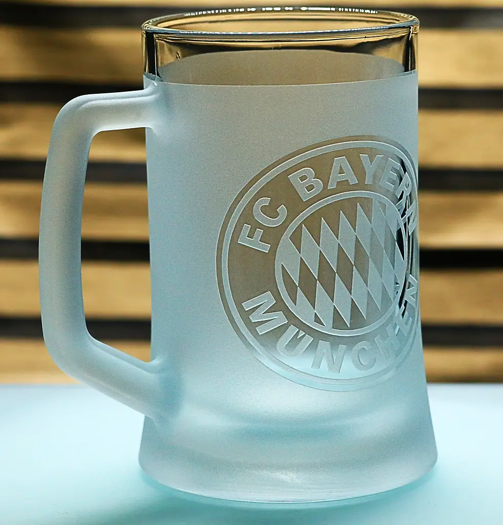 Пивний келих 660 мл ФК Bayern München Бавария з гравіюванням подарунок для фаната   футбольний кухоль - фото 2