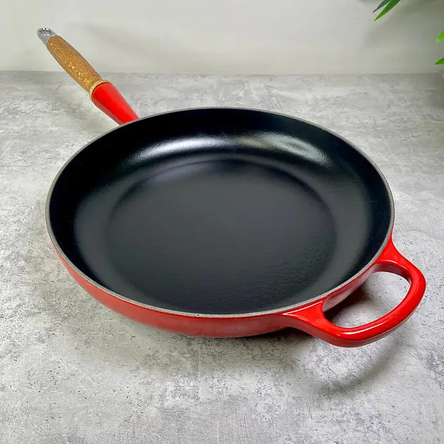 Сковорода універсальна Le Creuset Signature Frying Pan 28 см вишнева 20258280600422 - фото 3