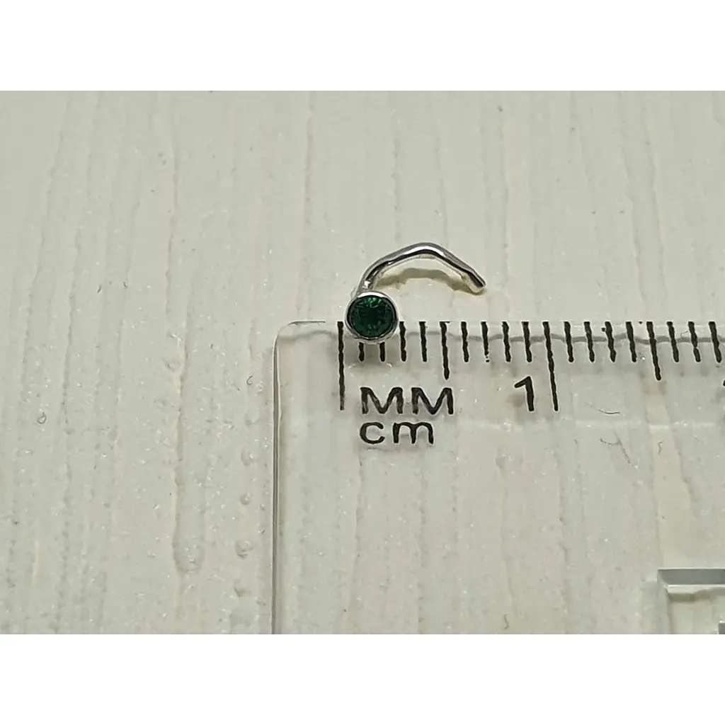 Серебряная серьга-пирсинг в нос Dear. 1023.2С Зеленый - фото 3