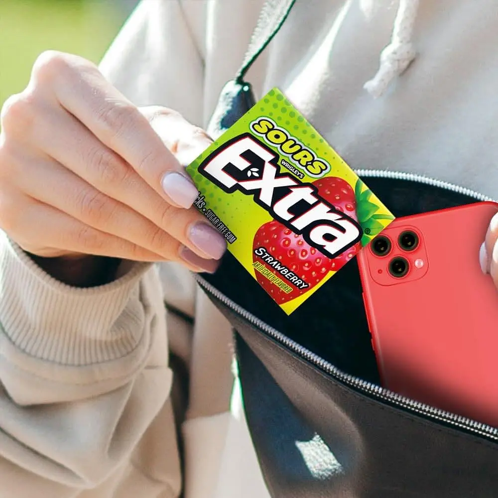 Жувальна гумка Extra Sours Strawberry Sugar Free Chewing Gum 15 стіків - фото 5