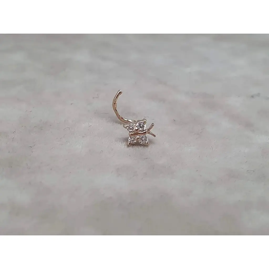 Золотая серьга-пирсинг в нос Dear с фианитами. 1041.1 - фото 4