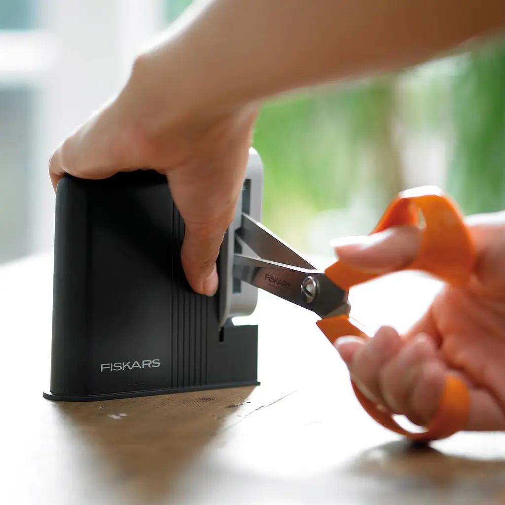 Точило для ножиць Fiskars Functional Form Чорно-сіре 1000812 - фото 4