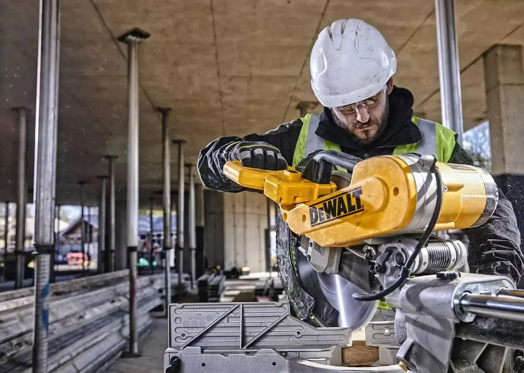Пила настільна мережева DeWalt DWS780 - фото 6