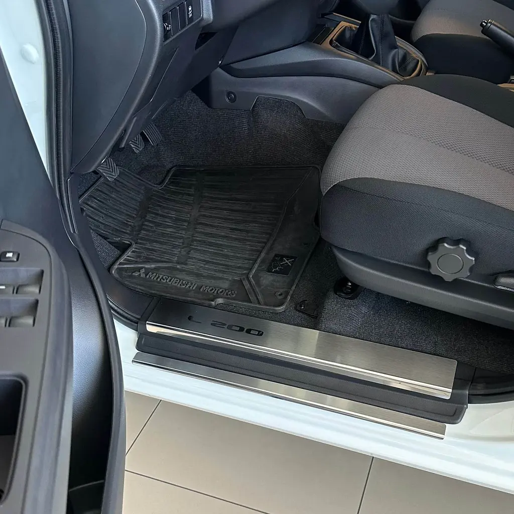 Накладки на пороги для Mitsubishi L200 2015-2023 Нержавіюча сталь із загином та Логотипом 8 шт (P-MI15) - фото 2