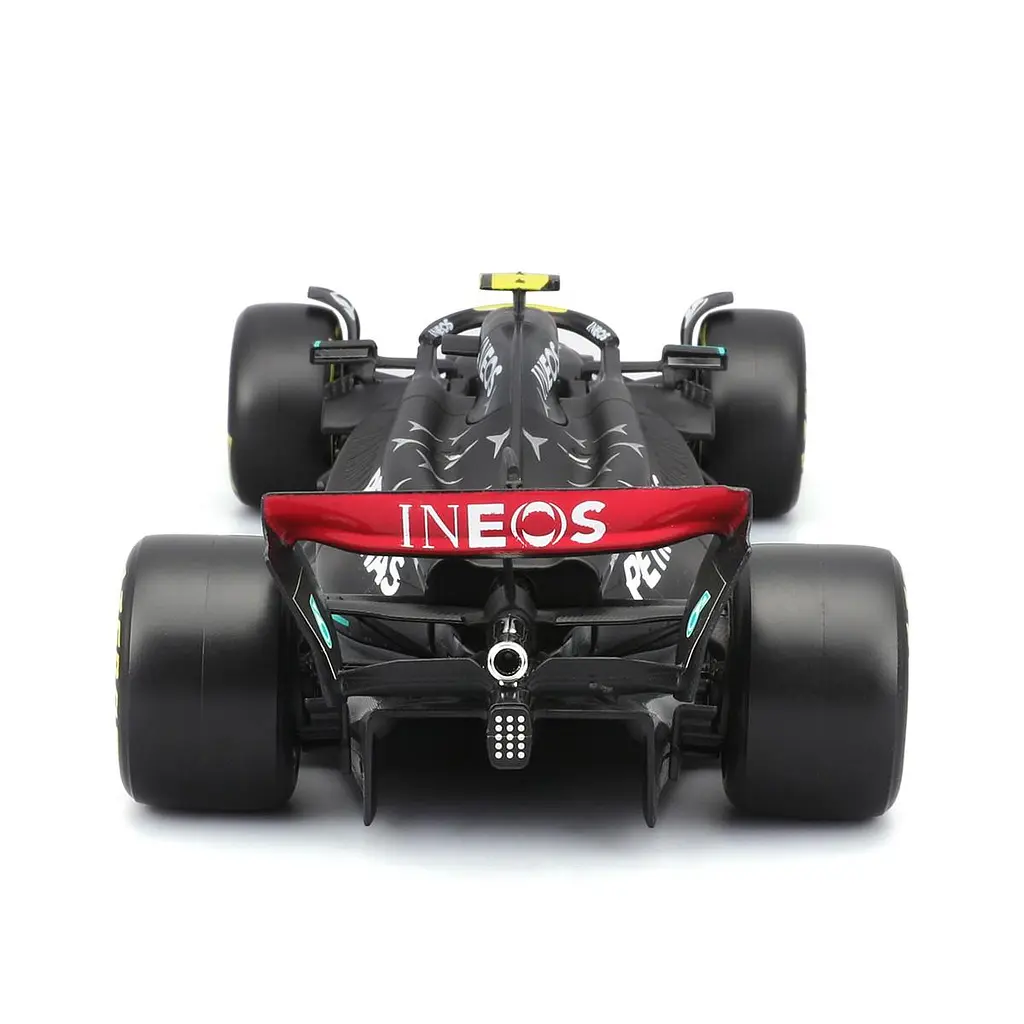 Автомодель з фігуркою – MERCEDES-AMG PETRONAS F1 W15 (2024) (1:24) Bburago 18-28069 (#44) - фото 5