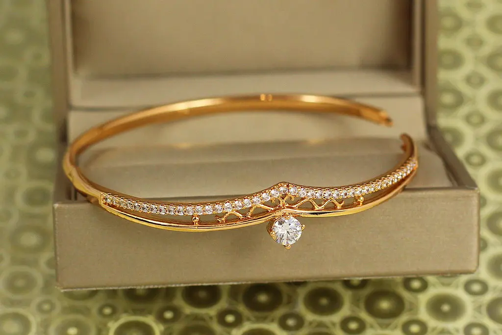 Браслет бенгл Xuping Jewelry Елегія 60 мм на руку від 17 до 19 см золотистий