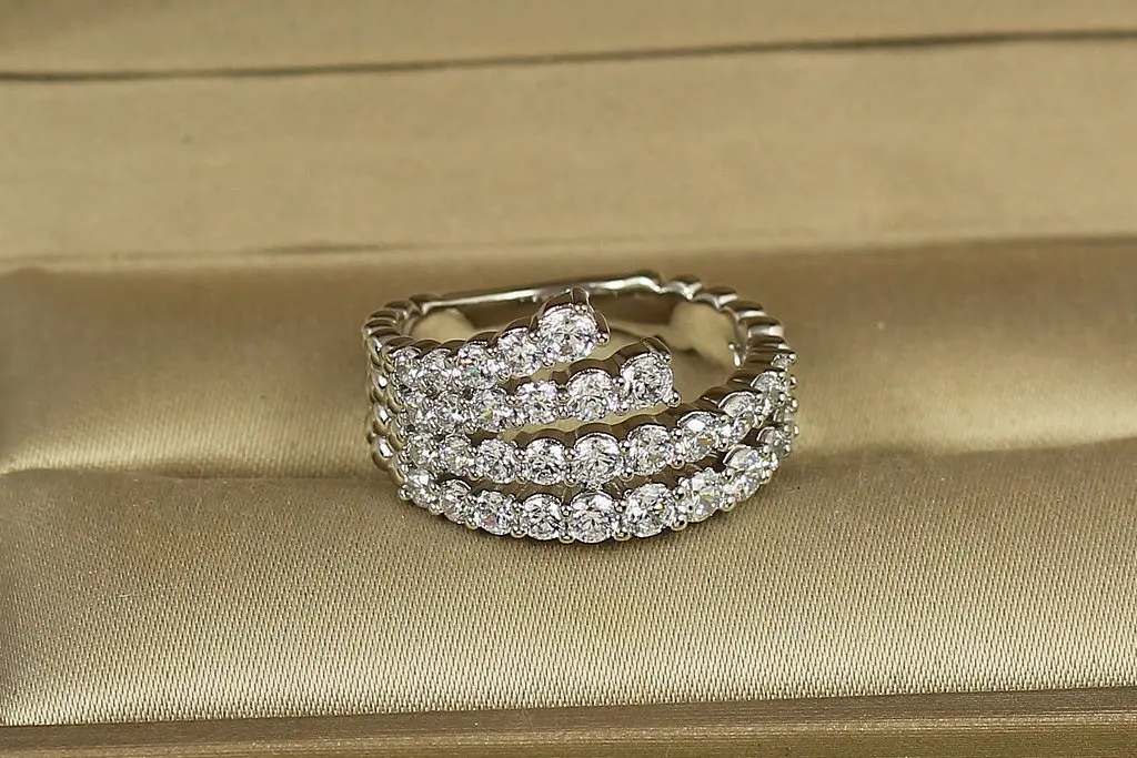 Кільце Xuping Jewelry Аріель з крупними камінцями р 17 сріблясте