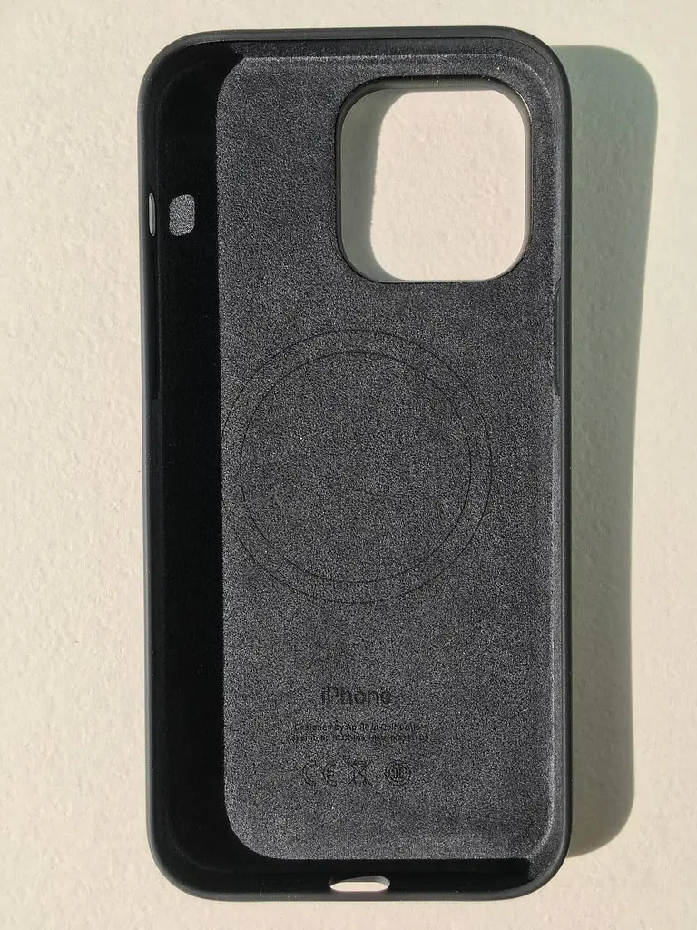 Оригінальний силіконовий чохол для iPhone 14 Pro Max (6.7") Apple Silicone Case MagSafe Midnight MPTP3ZE/A - фото 5