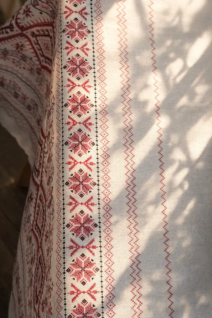 Скатертина Ecotton 150х180 см бавовняна в етно стилі з українською вишивкою біла (23699) - фото 3
