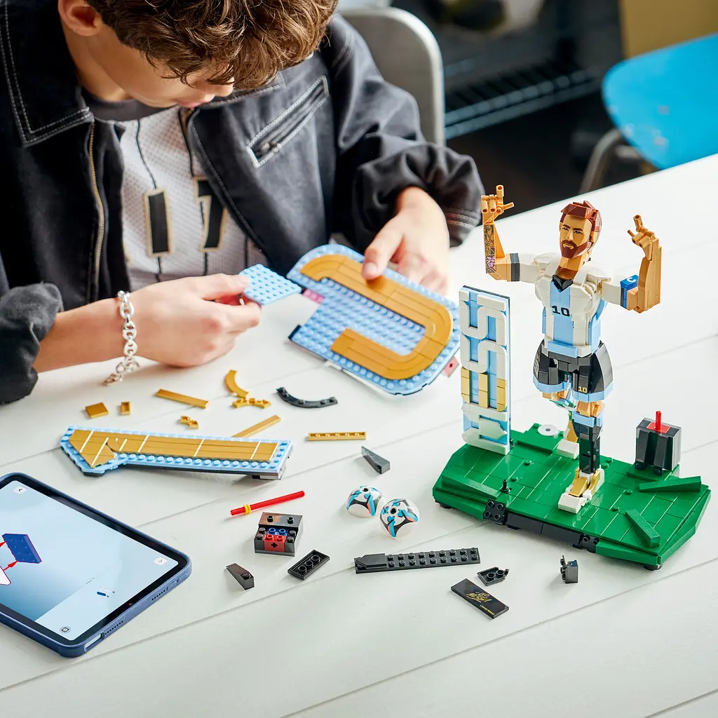 Конструктор LEGO Ліонель Мессі – легенда футболу (43015) - фото 12