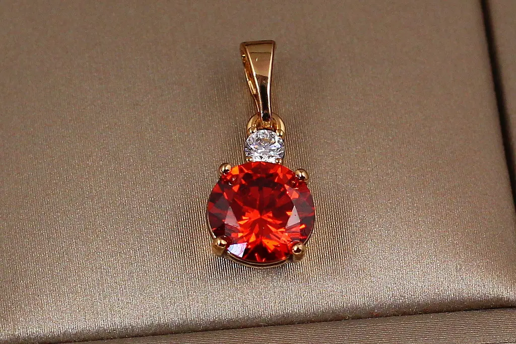 Кулон Xuping Jewelry Капітошка з червоним каменем 7 мм золотистий