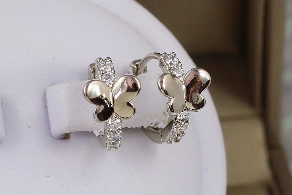 Сережки Xuping Jewelry метелик на стеблах із фіанітів 1.3 см сріблясті